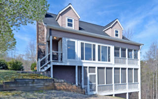 76 Hollyberry Cir, Hayesville, NC 28904-9257