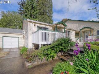 11209 Stark St, Portland, OR 97216-3354