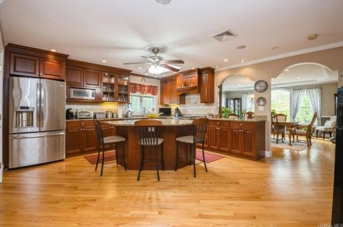 215 Croton Dam Rd, Crotonville NY  10562-2106 exterior