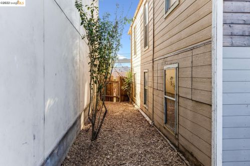 3426 Hannah St, Oakland CA  94608-4024 exterior