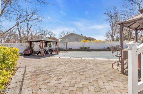 17 Dogwood Dr, Jackson Twp NJ  08527-1342 exterior