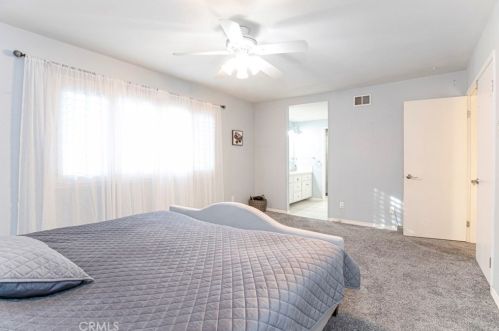 27067 Alabastro Dr, Santa Clarita CA  91354-2215 exterior