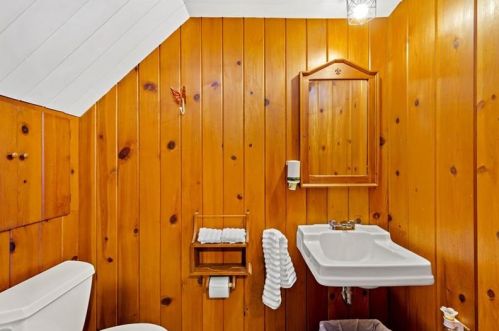 561 Clemson Dr, Pittsburgh PA 15243-1736 exterior