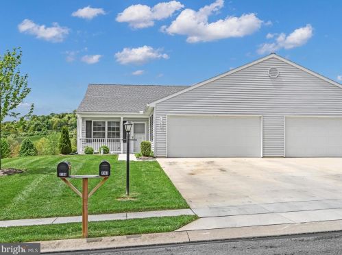 1368 Pleasant View Dr, Spring Grove, PA 17362-9205