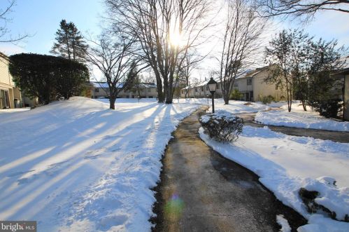 57 Twin Brooks Dr, Willow Grove, PA 19090-3903