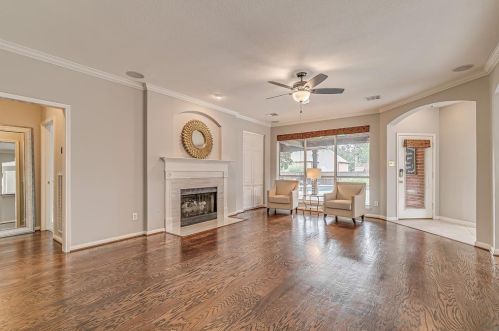 1800 Southwicke Dr, Lewisville TX  75022-8430 exterior