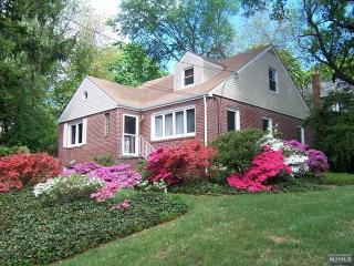 277 Windsor Rd, Englewood, NJ 07631-1423