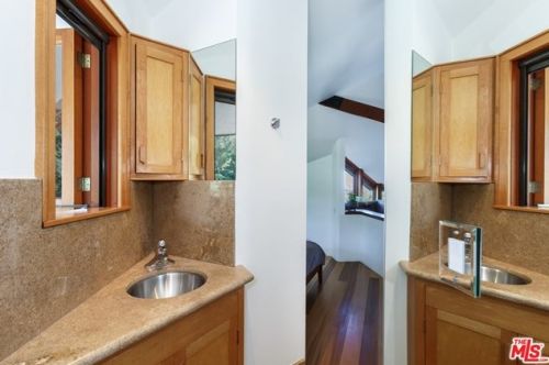 2440 Minard Rd, Topanga CA  90290-3402 exterior