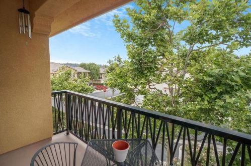 27960 Trillium Ln, Santa Clarita CA  91354-1211 exterior