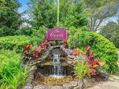 101 Morley Cir, Huntington Station, NY 11747-4839