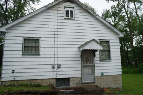 109 Buhl Farm Dr, Hermitage, PA 16148-2516