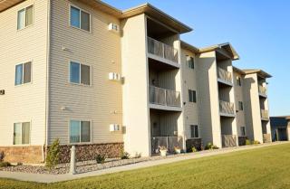 2008 33rd St, Minot ND  58703-5038 exterior