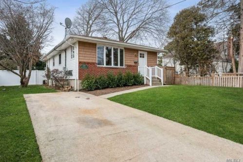 120 7th St, Deer Park, NY 11729-5314