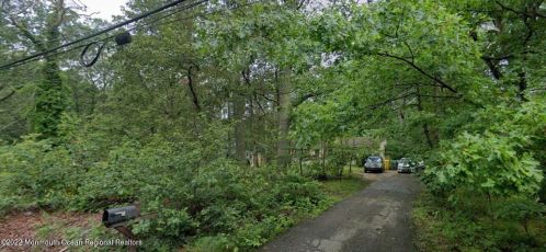 10 Maplehurst Ave, Lakewood, NJ 08701-4025