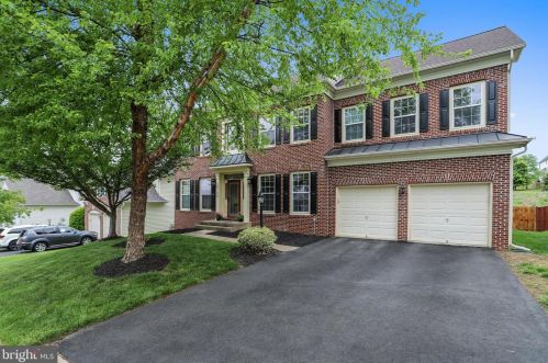 19168 Potomac Crest Dr, Triangle, VA 22172-2328