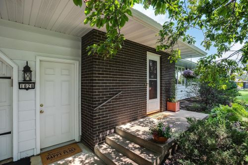 1828 16th St, Faribault, MN 55021-2816