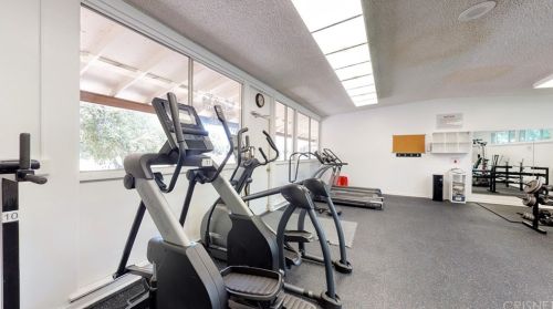 18925 Circle Of The Oaks, Santa Clarita CA  91321-1420 exterior