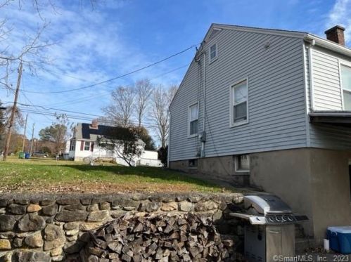 33 Ellsworth Ave, Waterbury, CT 06704-2002