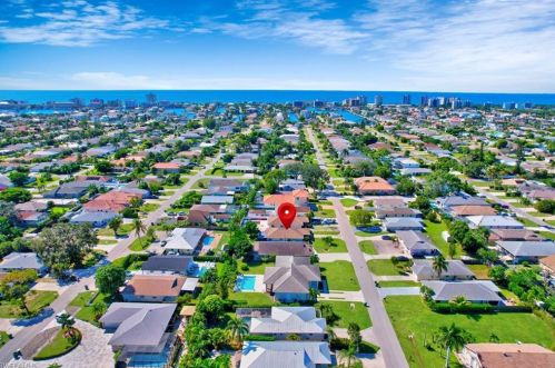 624 104th Ave, Naples FL  34108-3227 exterior