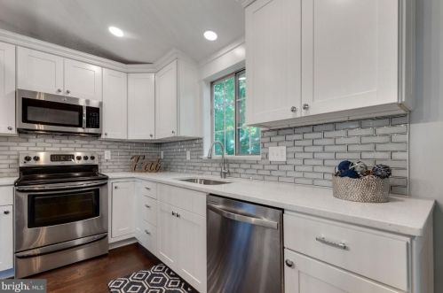 8467 Falling Leaf Rd, Springfield VA  22153-2503 exterior