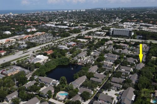 830 Meadowland Dr, Naples FL  34108-2561 exterior