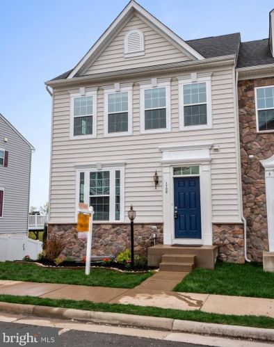 1708 Rockledge Ter, Woodbridge VA  22192-2508 exterior