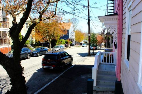 323 Williams St, Providence, RI 02906-3845