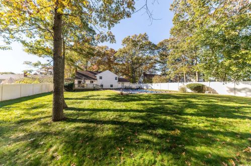 277 Schoenfeld Blvd, Canaan Lake, NY 11772-2736