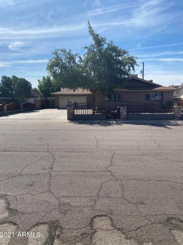 4631 Claremont St, Glendale, AZ 85301-4804