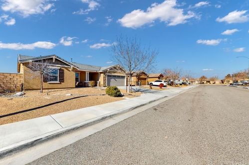 43123 Fleetwood Dr, Lancaster CA 93535-5213 exterior