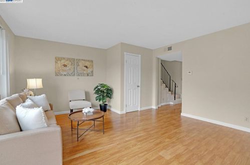 2450 Fairway Dr, San Leandro, CA 94577-5411
