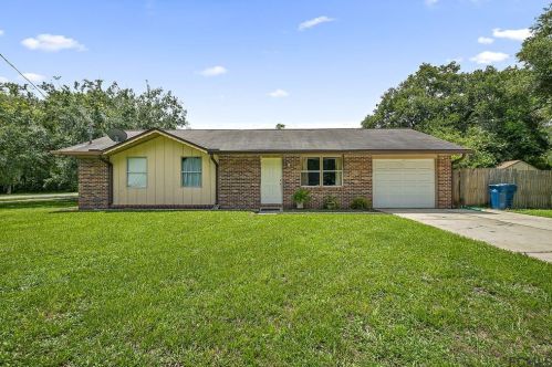 212 Wade Ave, Deland, FL 32724-5735