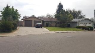 1807 Canal Dr, Tivy Valley CA  93657-2345 exterior