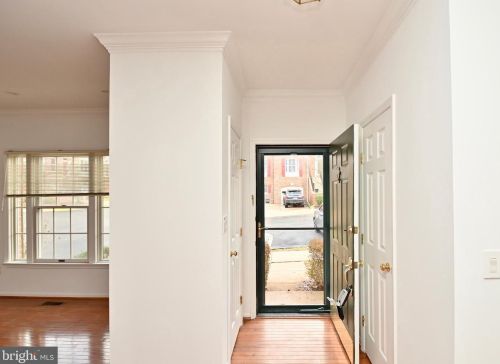 6499 Milva Ln, Springfield VA  22150-4272 exterior
