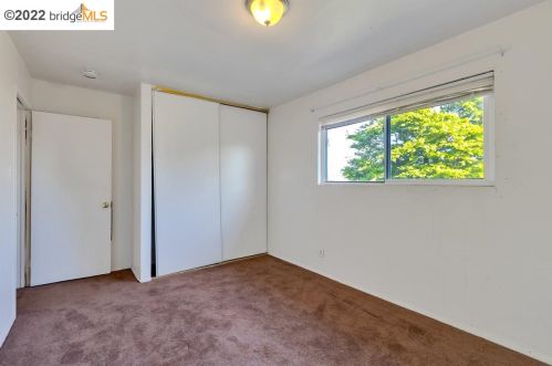 1636 99 Ave, Oakland CA  94605-4814 exterior