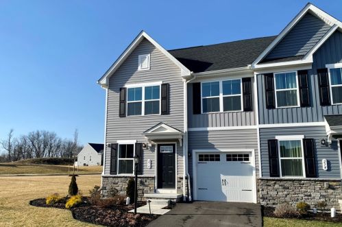 276 Smith Ln, Beaver Falls, PA 15010-1238