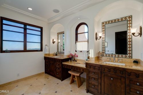 5320 Ivafern Ln, La Canada CA  91011-2811 exterior