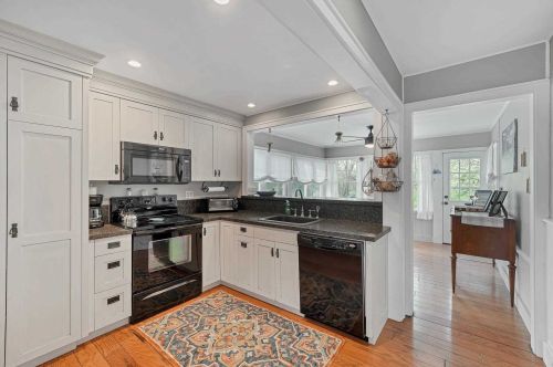 2 Shirley Ave, Fishkill, NY 12524-1353