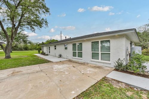 5049 Brookside Rd, Pearland TX 77581-7974 exterior