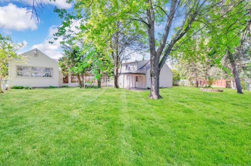 11 Bristol Rd, Windsor Locks, CT 06096-2009