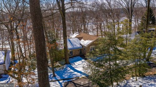 2035 Country Club Dr, Huntingdon Valley, PA 19006-5603