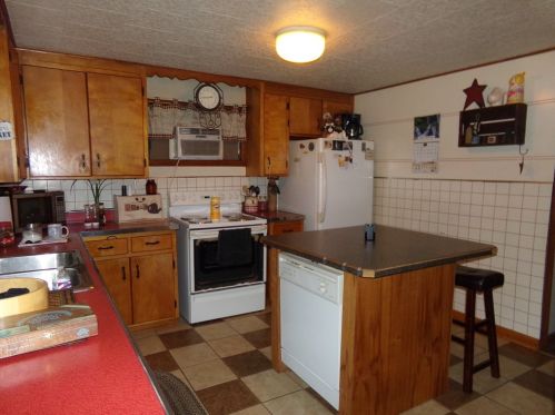 7423 Penn Ave, Somerset PA  15501-7372 exterior