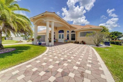 160 Saratoga Ave, Fort Pierce FL  34953-5974 exterior