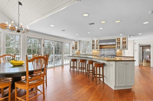 355 Rock Rimmon Rd, Stamford, CT 06903-2820