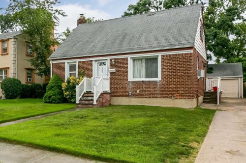 256 Norfeld Blvd, Floral Park, NY 11003-3640