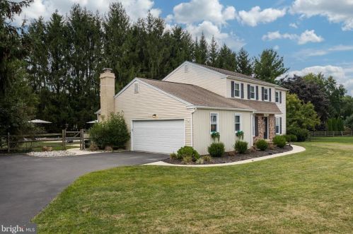 5 Rose Tree Dr, Downingtown, PA 19335-1761