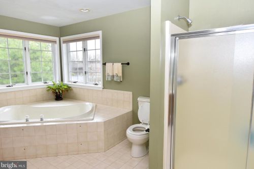 3002 Ridgeview Dr, Molino PA  17961-2338 exterior