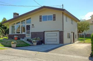 1403 7 St, Seattle WA  98057-3924 exterior