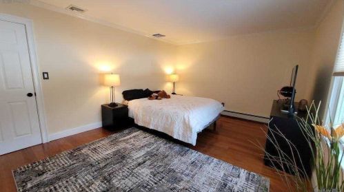 15 Mont Ave, Huntington Station NY 11746-6835 exterior