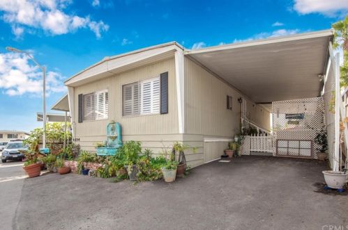 6274 Emerald Cove Dr, Long Beach, CA 90803-2313